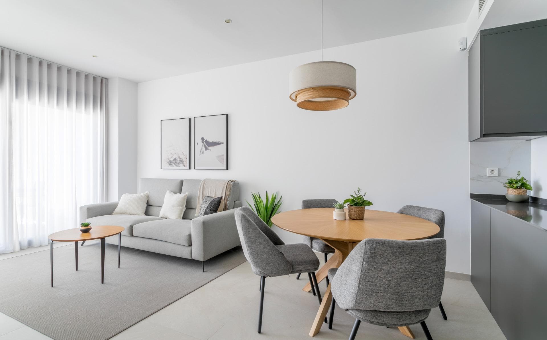 NEU GEBAUTE, GESCHLOSSENE WOHNANLAGE IN TORREVIEJA, NUR 700 M VOM STRAND ENTFERNT Neue Woh Vorschau 3