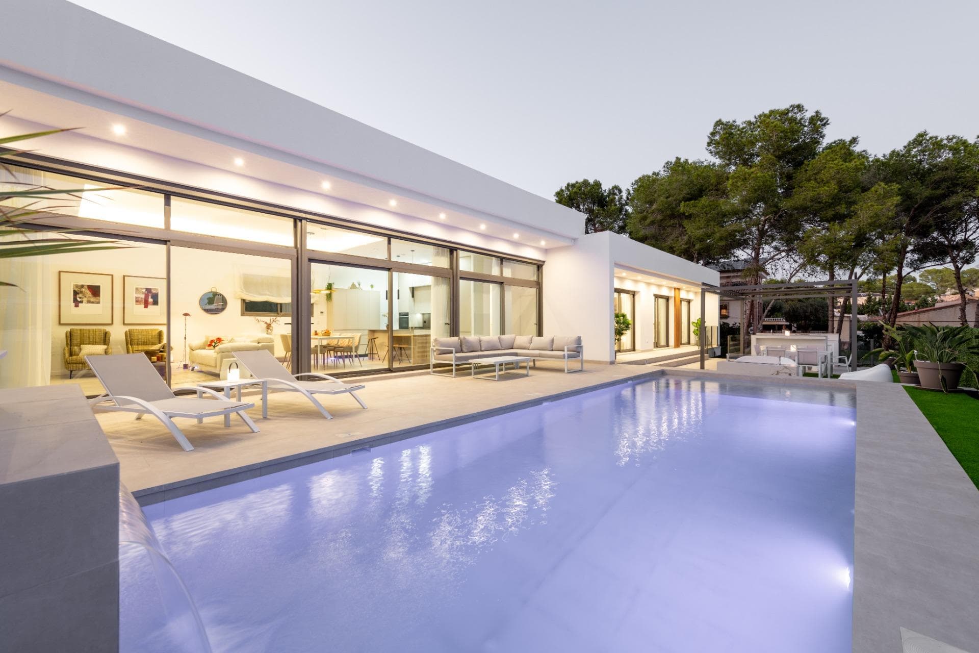 EXKLUSIVE MODERNE NEUBAUVILLA IN PINAR DE CAMPOVERDE