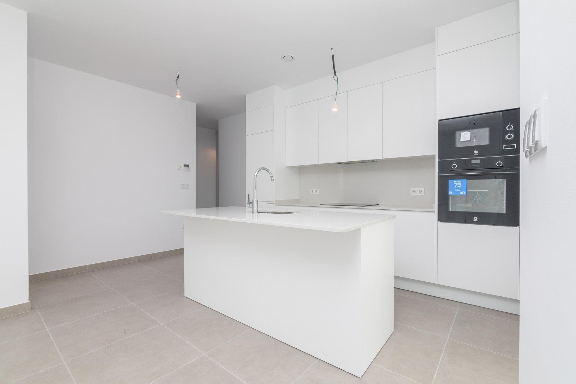 NEUBAU, FREISTEHENDE VILLA MIT 3 SCHLAFZIMMERN IN POLOP Vorschau 4