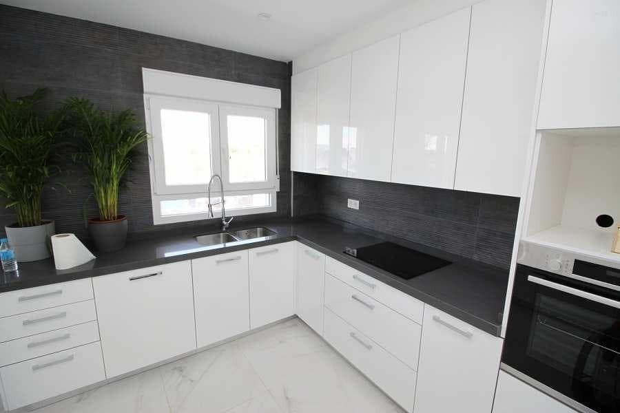 NEUBAU EINER TRADITIONELLEN VILLA MIT 5 SCHLAFZIMMERN IN PINOSO Vorschau 3