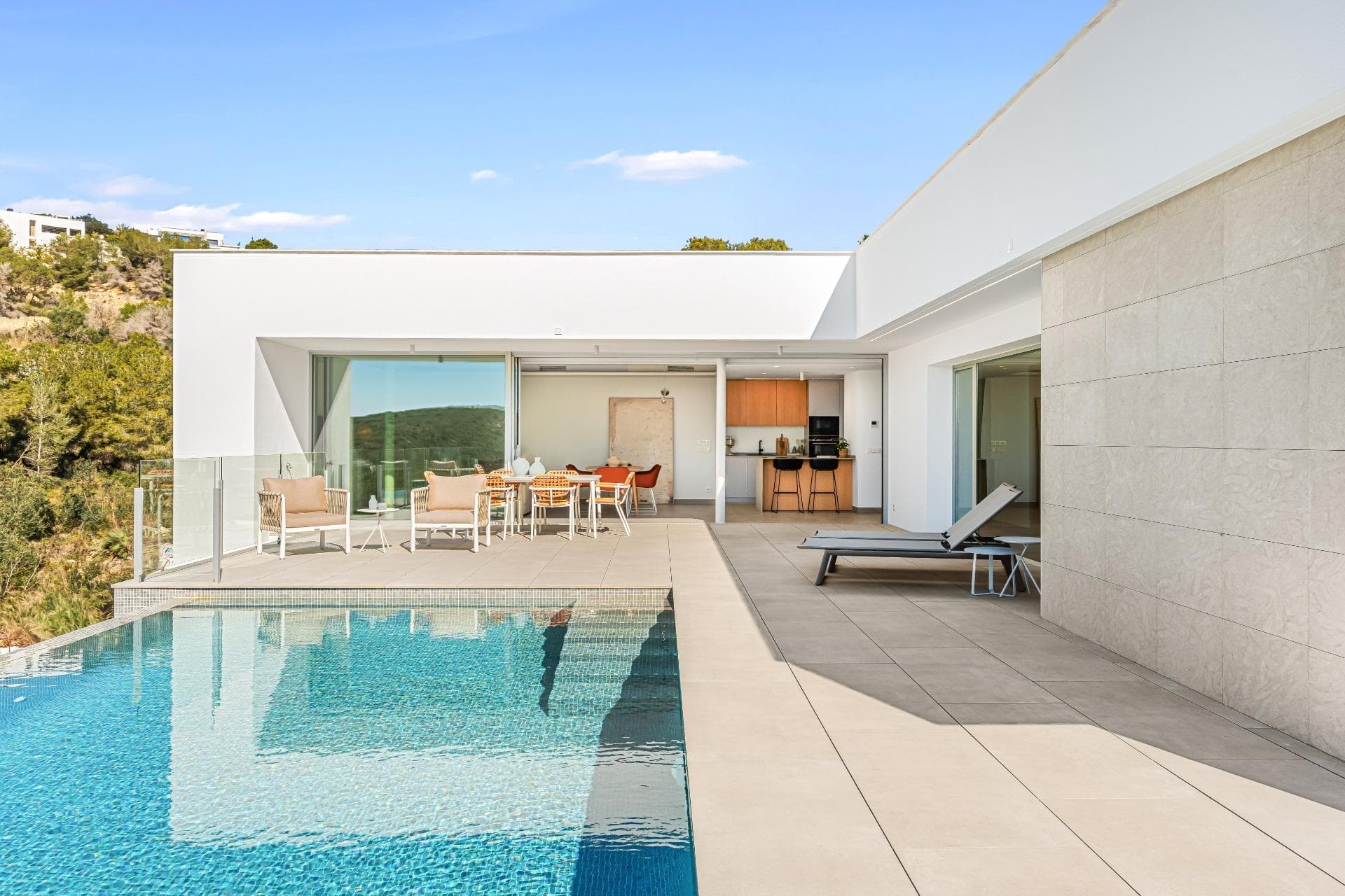 NEUBAU VILLA MIT MEERBLICK IN CUMBRE DEL SOL Ein Haus mit einem klaren Konzept, um eine Ve Vorschau 2