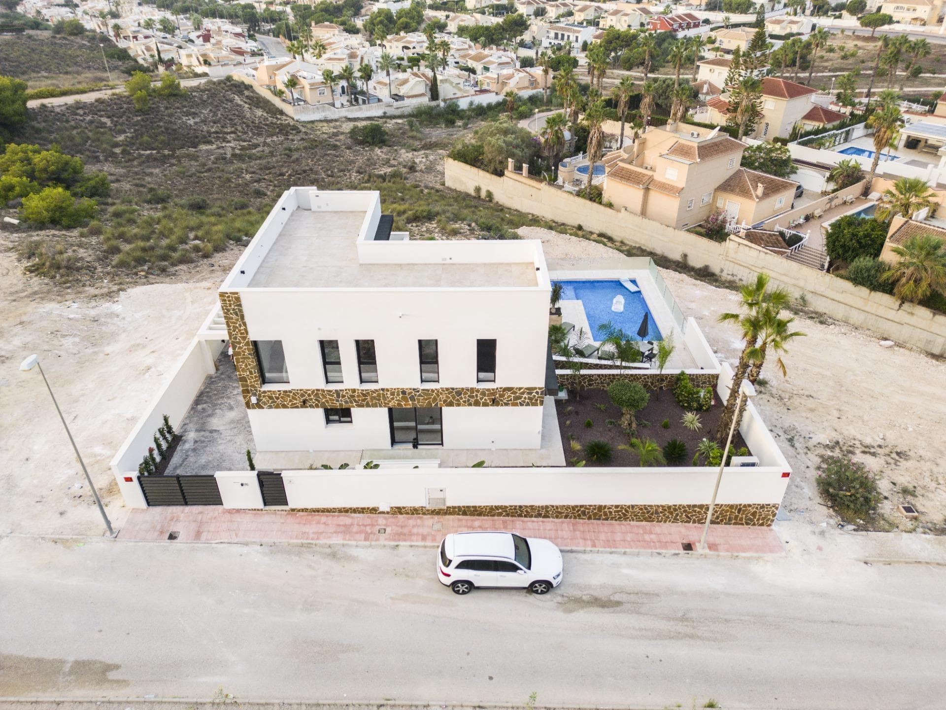 EXKLUSIVE NEU GEBAUTE LUXUSVILLA IN CIUDAD QUESADA (ROJALES) Vorschau 4