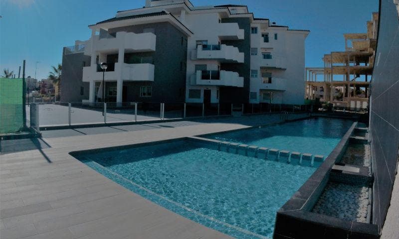 NEUBAU 2-BETT-WOHNUNG IN ORIHUELA COSTA Charmante Wohnung bestehend aus 2 Schlafzimmern un