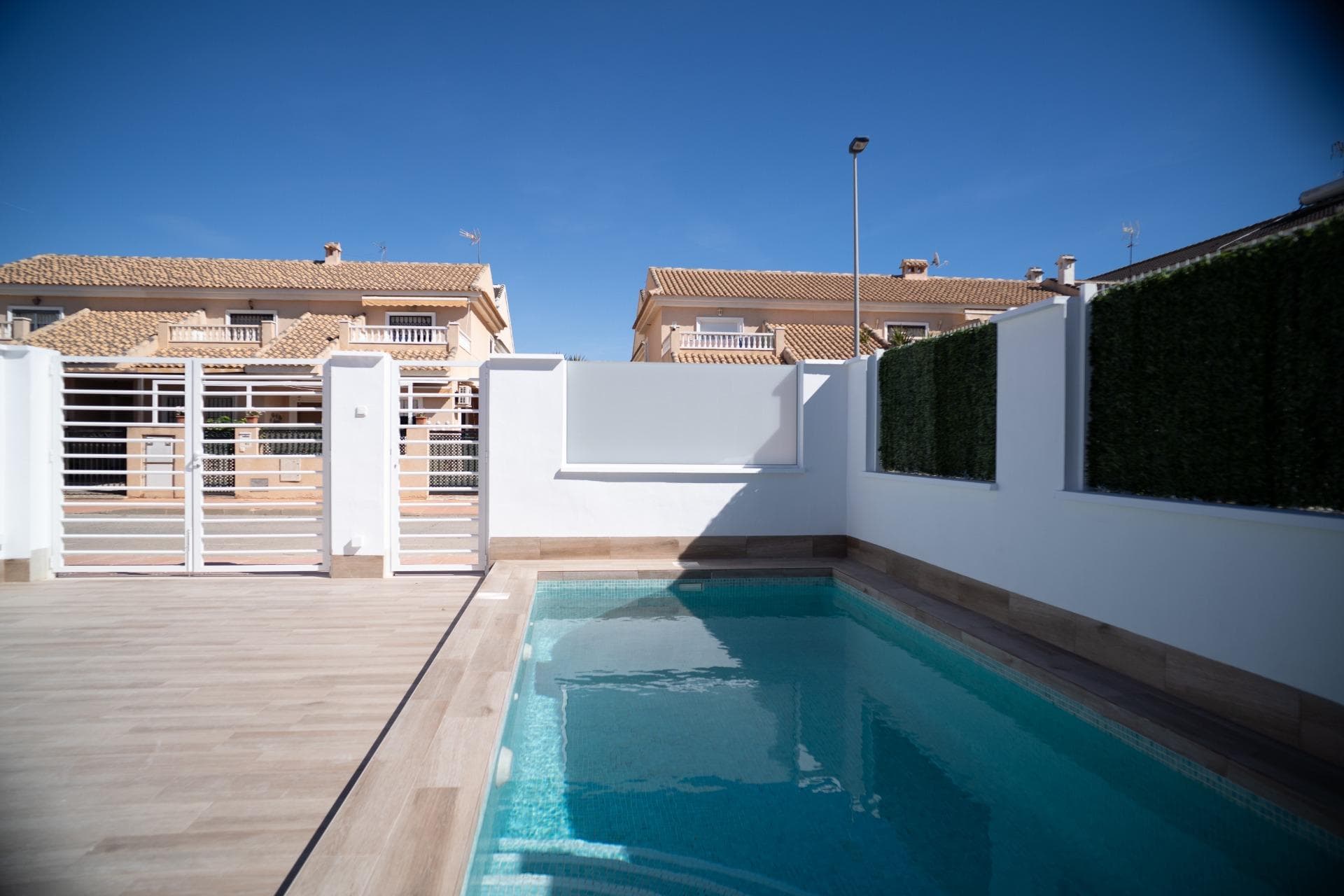 Neubau-Villa mit 2 Schlafzimmern, privatem Pool und Dachterrasse in San Javier zu verkaufe Vorschau 2