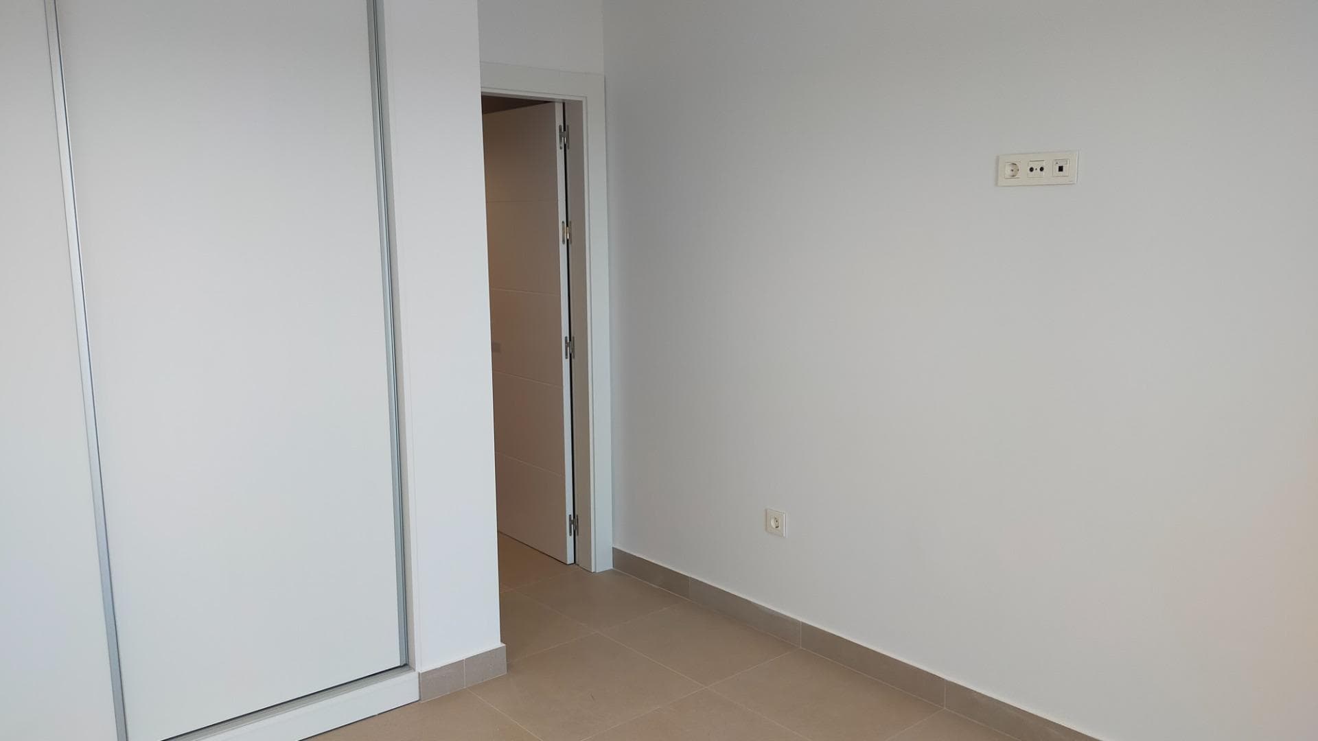 Freistehende Villa mit 3 Schlafzimmern und privatem Pool in Daya Nueva (Alicante) Moderne  Vorschau 6