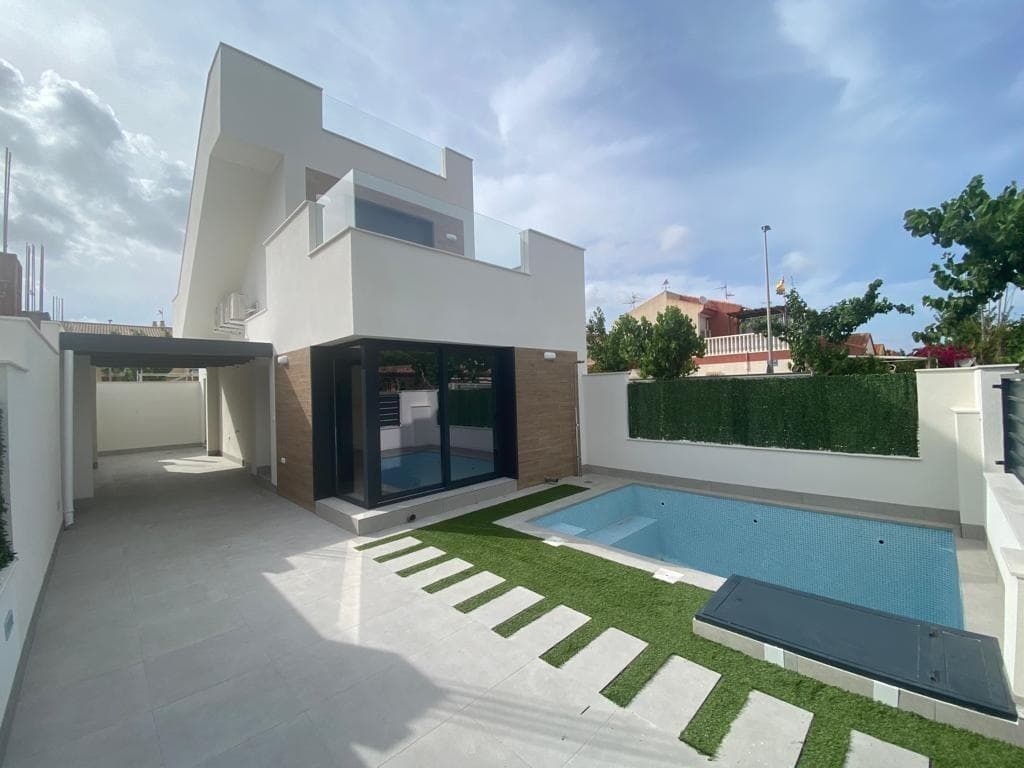 Villa mit 3 Schlafzimmern, privatem Pool und Solarium in Los Alcázares (Alicante) Exklusiv