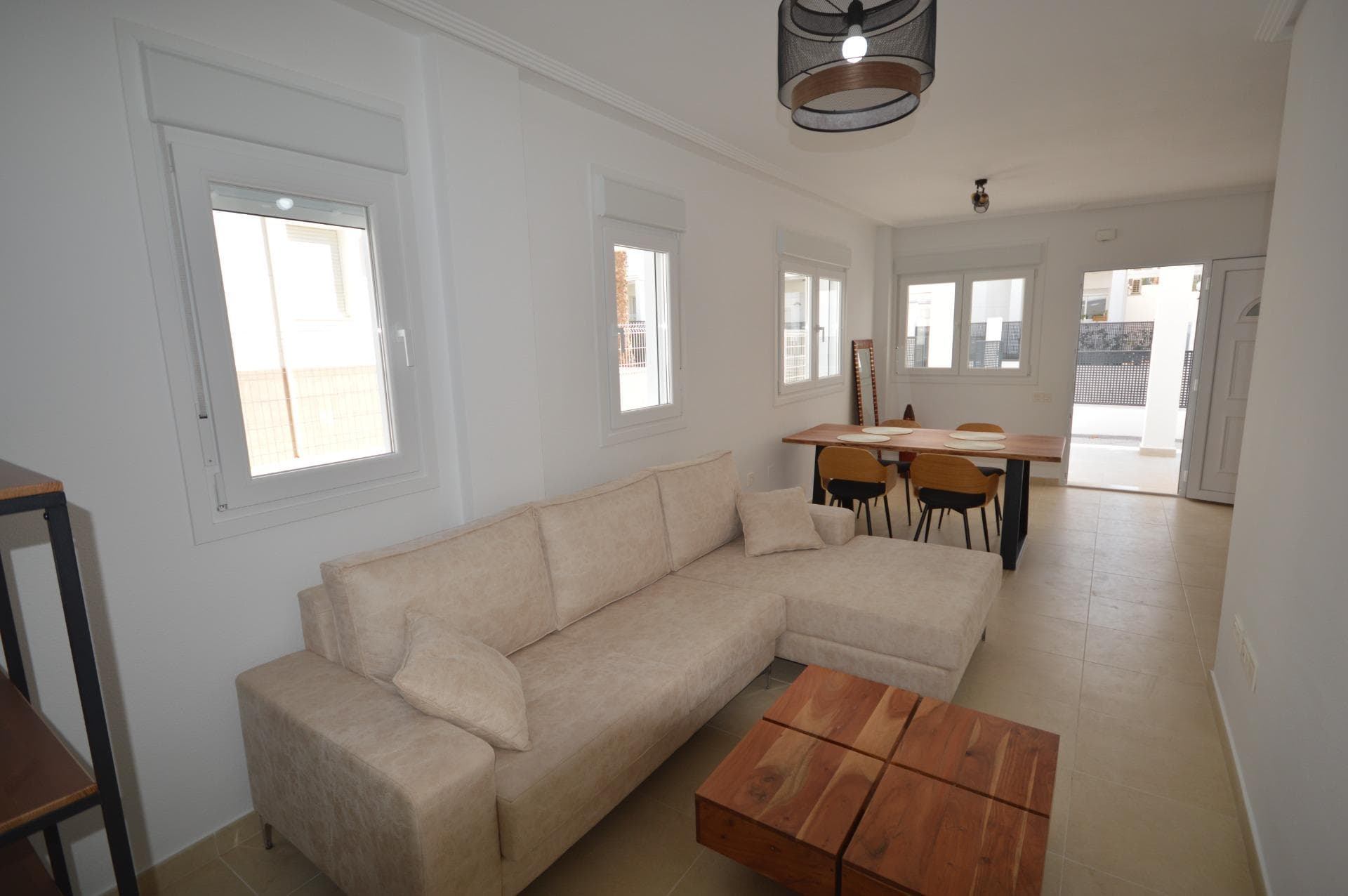 Neue freistehende Häuser mit 3 Schlafzimmern in La Marina zu verkaufen Wohnanlage mit frei Vorschau 5