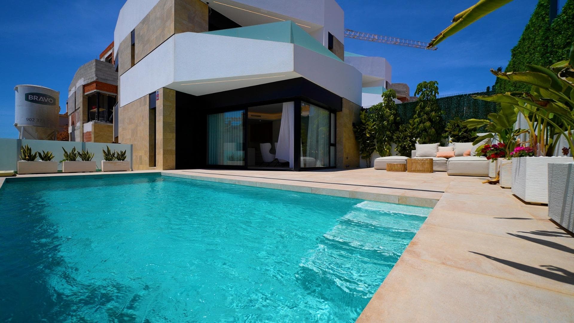 Luxusvilla mit 3 Schlafzimmern, privatem Pool und Sonnenterrasse in Orihuela Costa zu verk