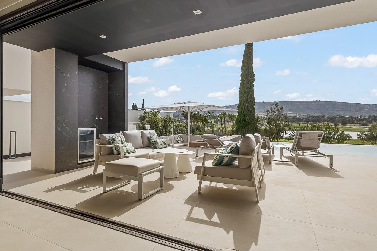 Luxusvilla mit 5 Schlafzimmern und großem Souterrain in erster Golflinie – La Finca Golf R Vorschau 4