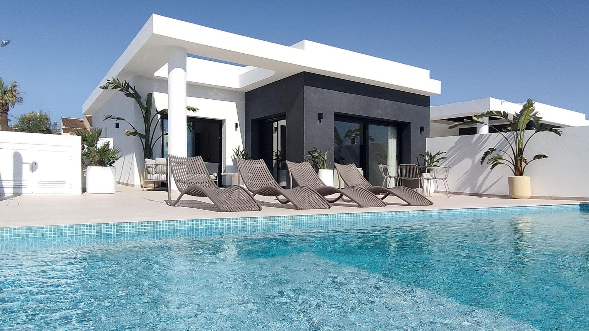 Moderne Luxusvilla mit 4 Schlafzimmern und privatem Pool mit Bergblick in Ciudad Quesada (