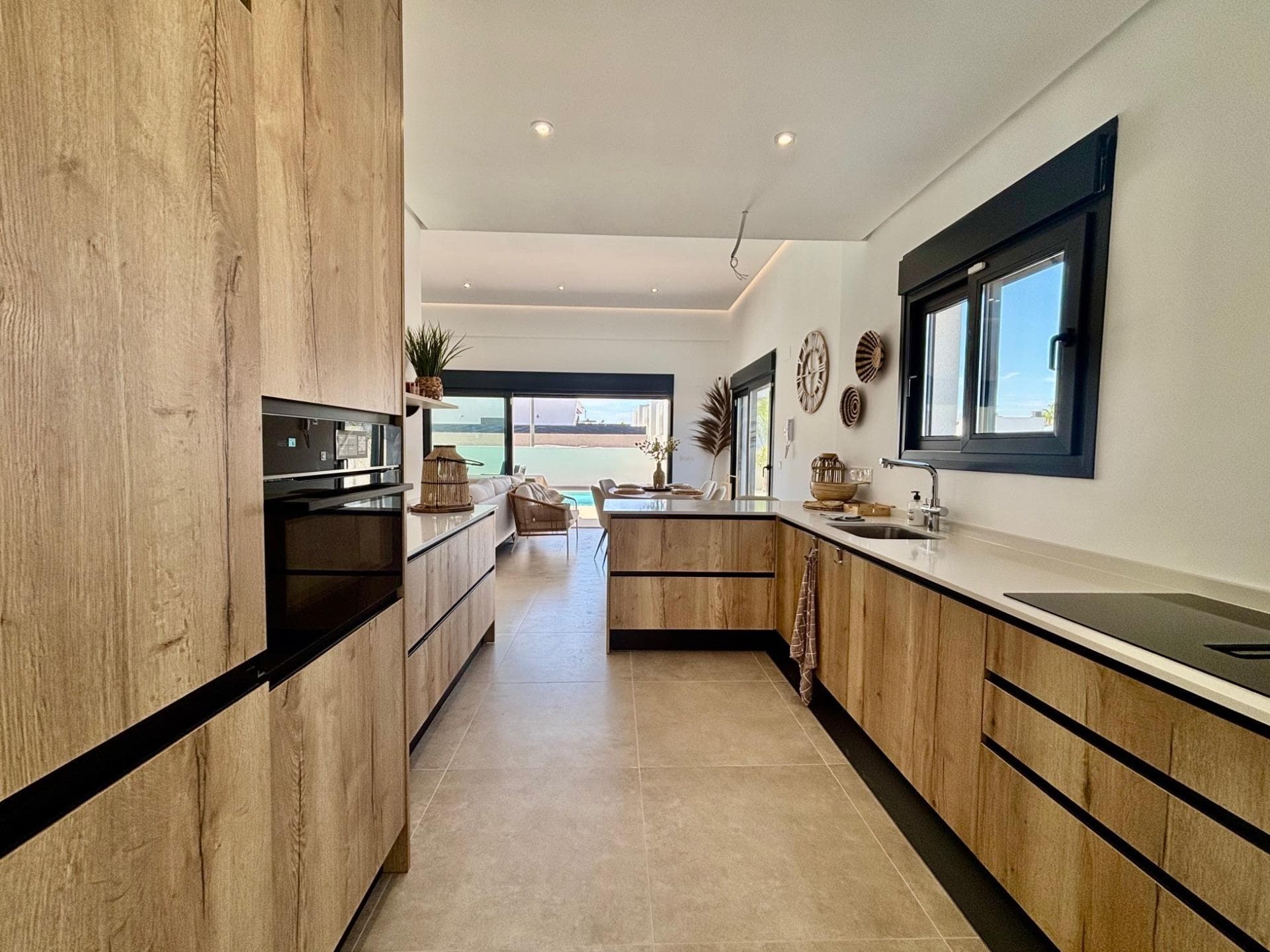 Neubauvilla mit 3 Schlafzimmern und privatem Pool zum Verkauf in Rafal (Alicante) Moderne  Vorschau 5