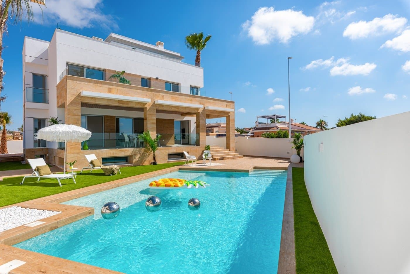 Freistehende Villa mit 4 Schlafzimmern und privatem Swimmingpool in Ciudad Quesada Moderne