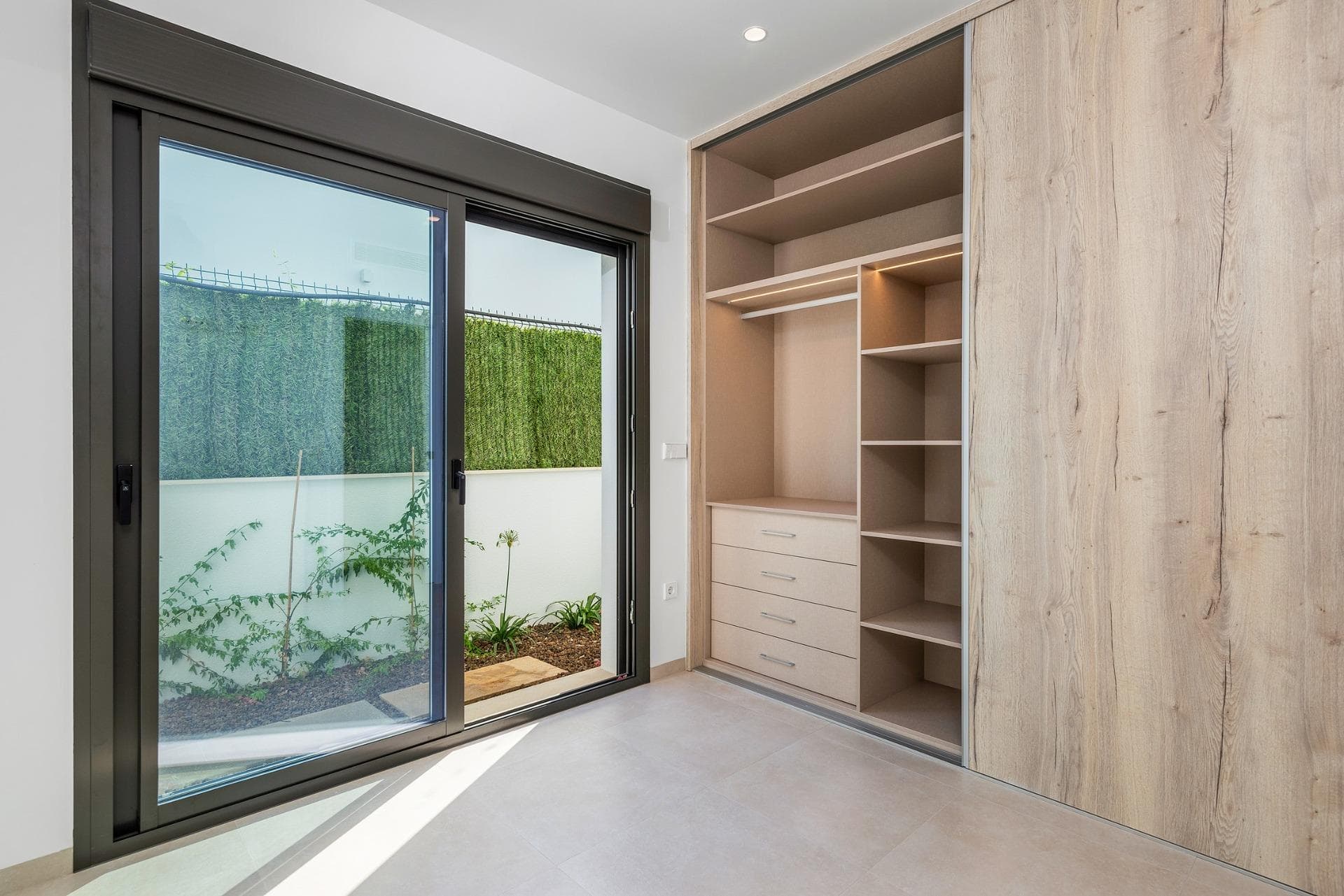 Fantastische einstöckige Villa mit 3 Schlafzimmern, Solarium und privatem Pool zum Verkauf Vorschau 5