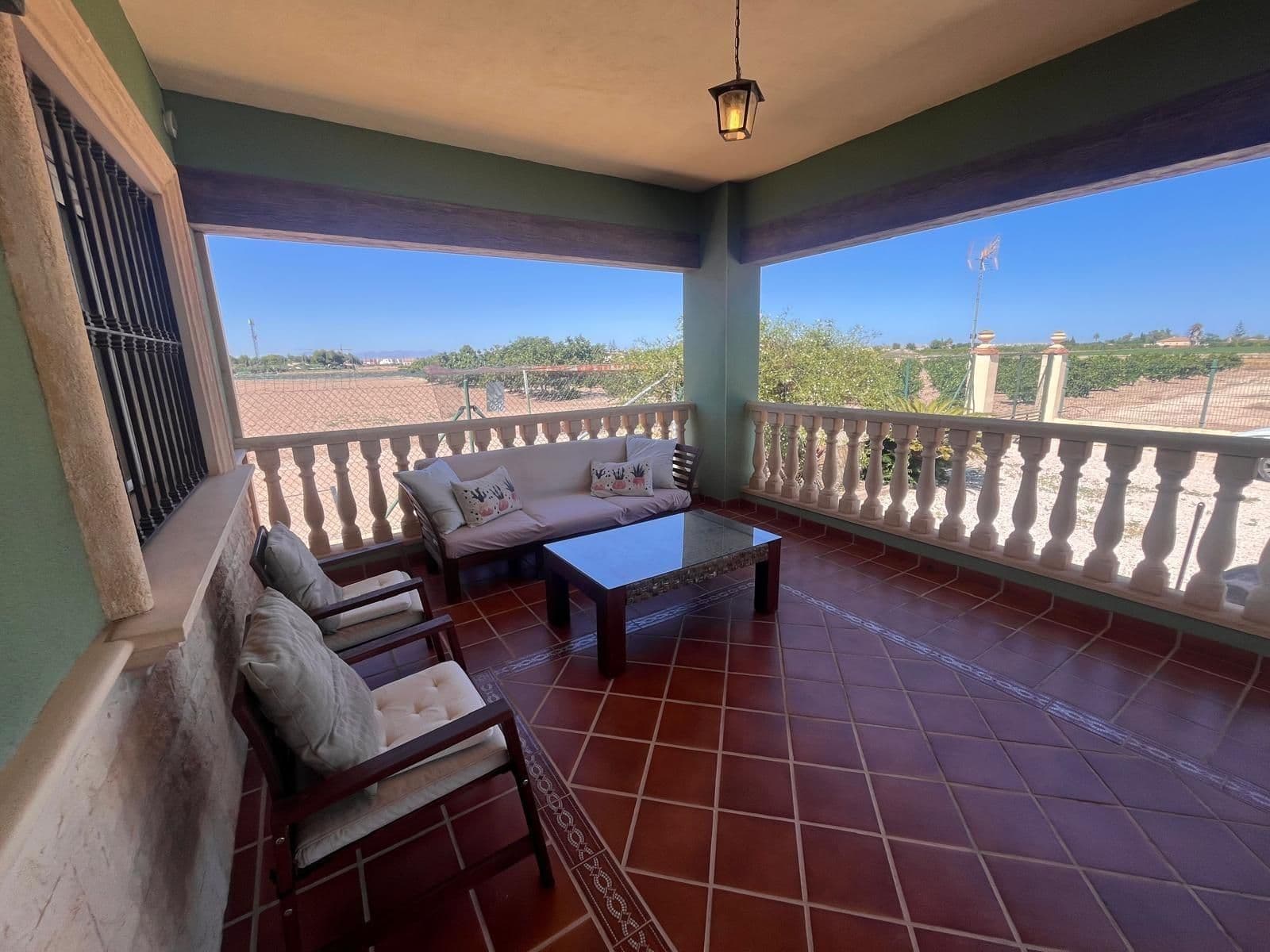 Estamos felices de presentarles esta encantadora finca rústica con una amplia parcela de m