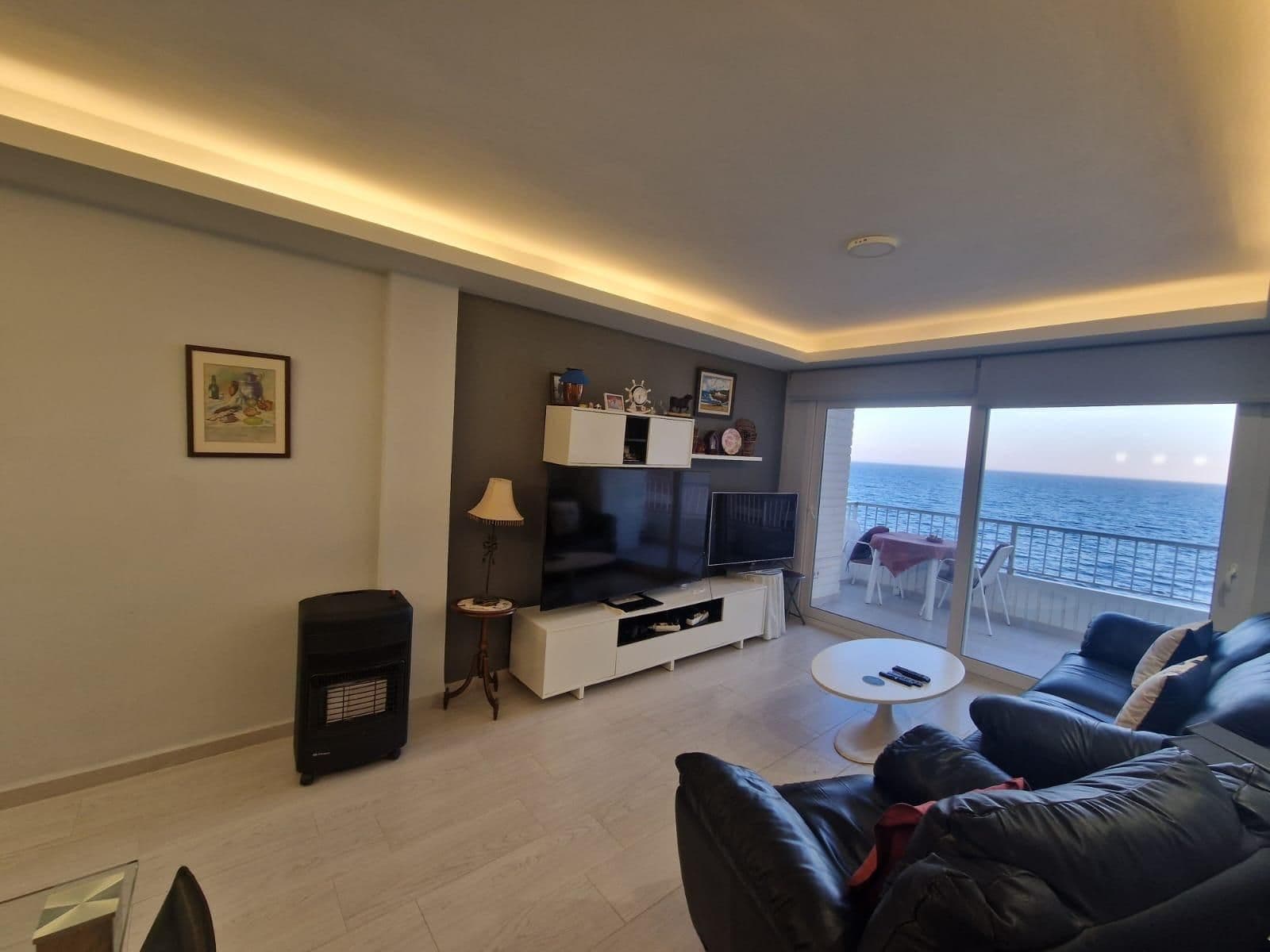 Estamos felices de presentarles este bonito apartamento situado en la conocida Playa del C Vorschau 2