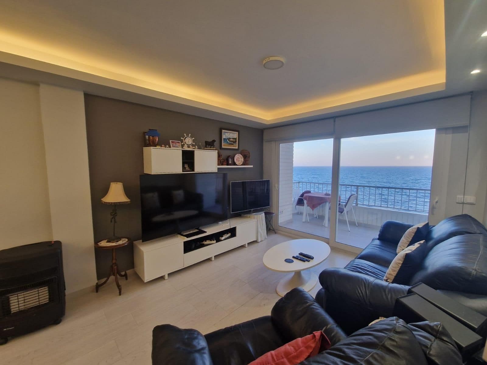 Estamos felices de presentarles este bonito apartamento situado en la conocida Playa del C Vorschau 3