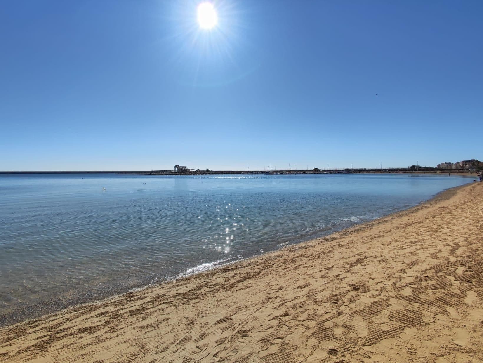 ¡Una oportunidad única en Torrevieja, a solo 150 metros de la Playa de la Veleta Vorschau 2