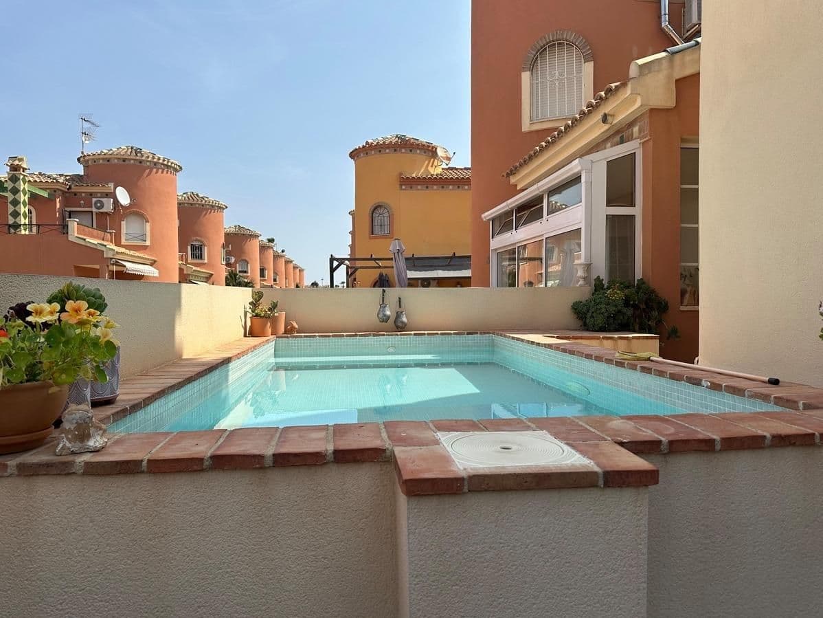 Descubre este encantador chalet independiente situado en la exclusiva zona de Playa Flamen Vorschau 2