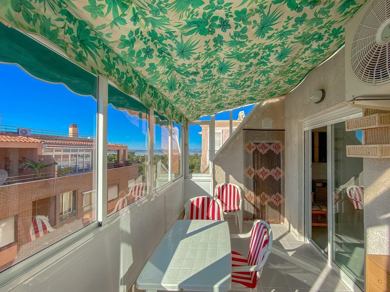 Estamos felices de presentarles este fantástico ático a escasos 250 metros de las playas d Vorschau 4