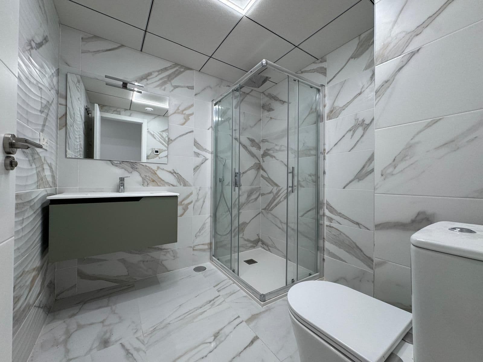 Descubre este exclusivo apartamento de dos dormitorios a estrenar en el corazón de Torrevi Vorschau 4