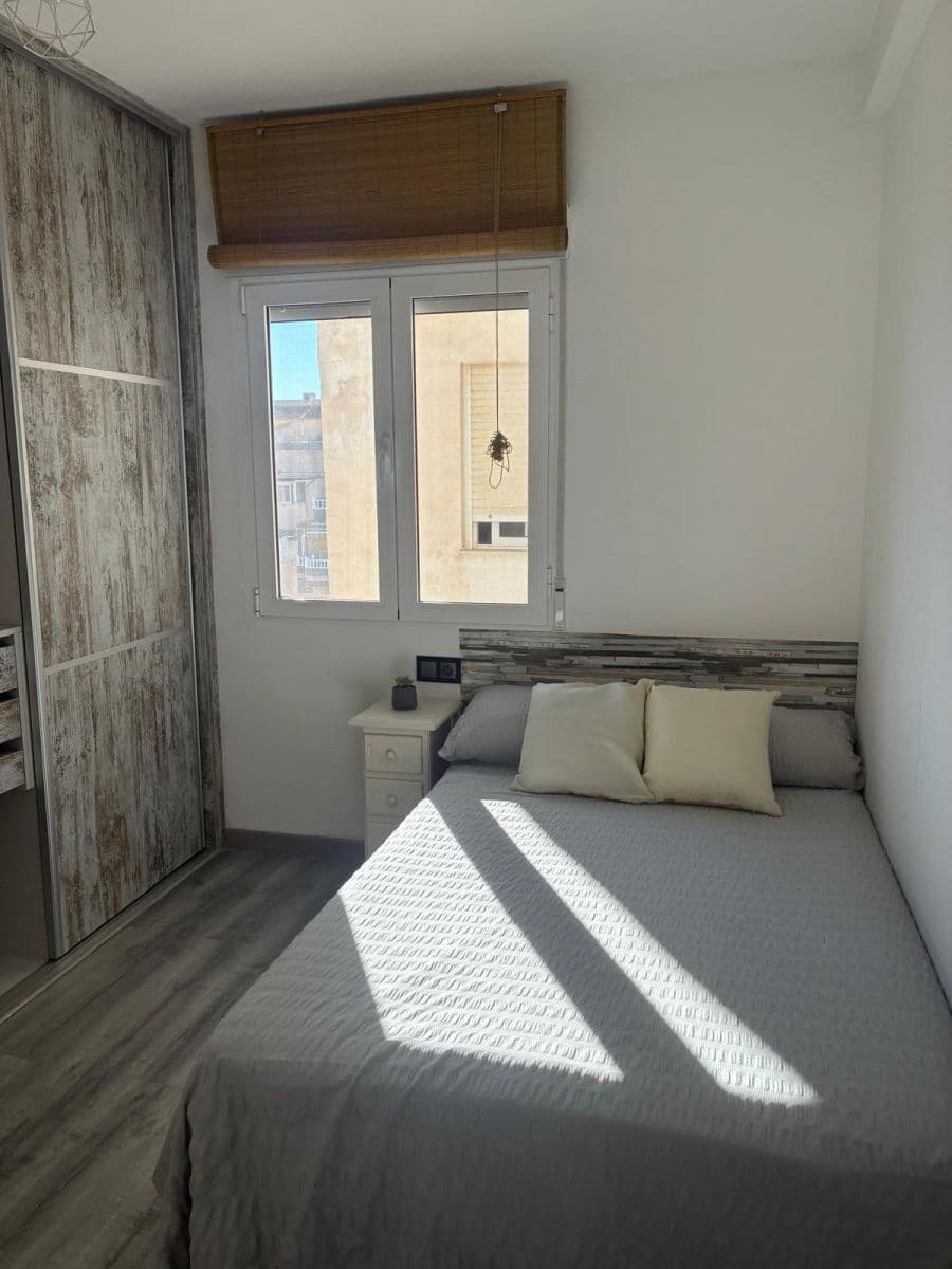 Descubre este magnífico apartamento de dos dormitorios, completamente reformado y listo pa Vorschau 4