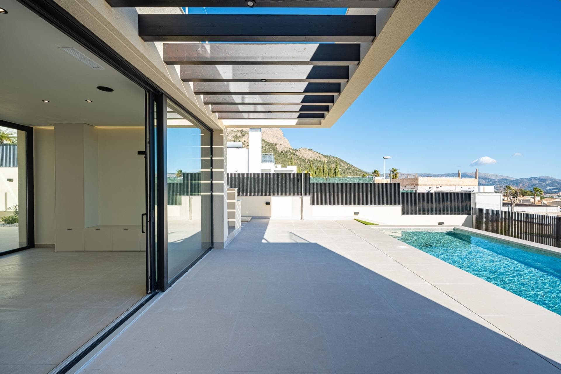 Neue schlüsselfertige Villa mit 4 Schlafzimmern und Meerblick zum Verkauf in La Alberca, P Vorschau 5