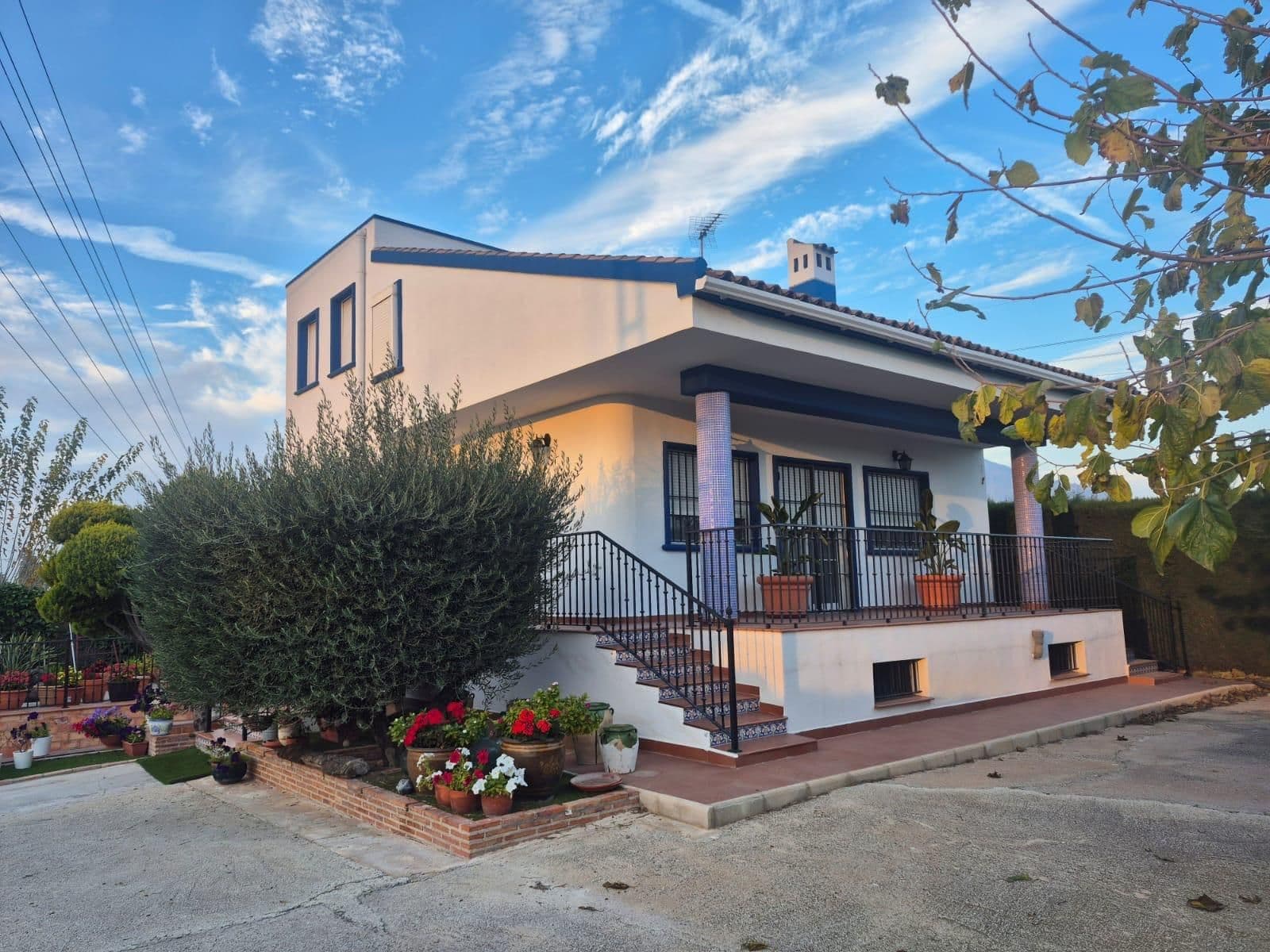 Descubre esta magnífica casa de campo ubicada en Orihuela, más concretamente en el camino 