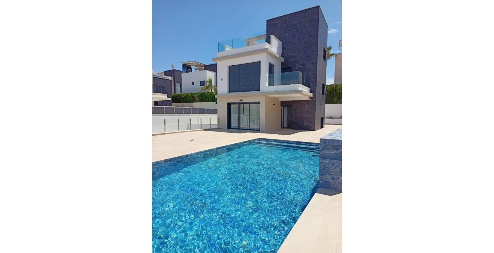 FANTASTISCHE NEU GEBAUTE FREISTEHENDE VILLA IN CAMPOAMOR (ORIHUELA COSTA)