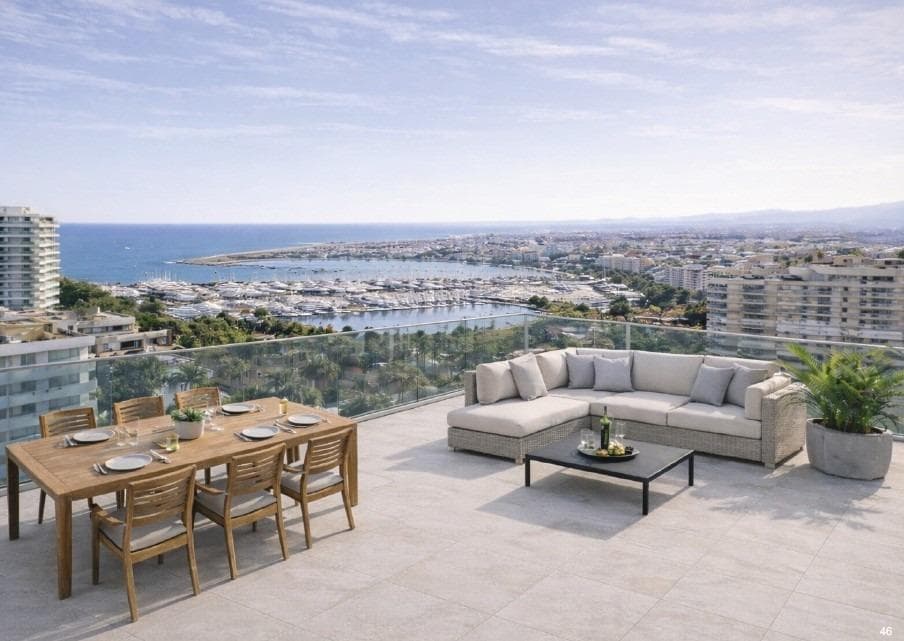 Neubau-Penthouse mit 3 Schlafzimmern nur wenige Schritte vom Strand entfernt in Torrevieja
